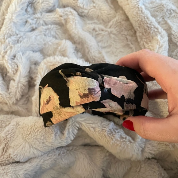 Two Floral Nordstrom Knot Headbands - Picture 7 of 8